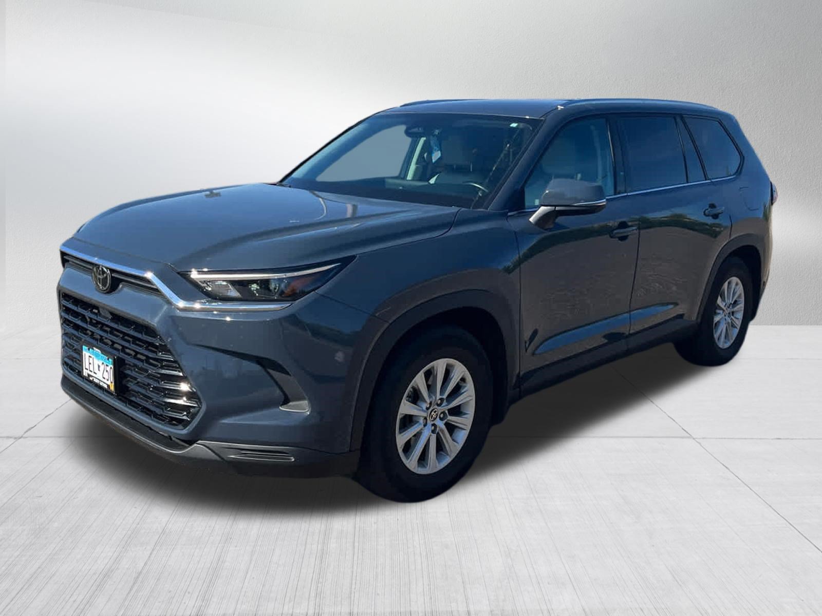 Used 2024 Toyota Grand Highlander AWD image 3