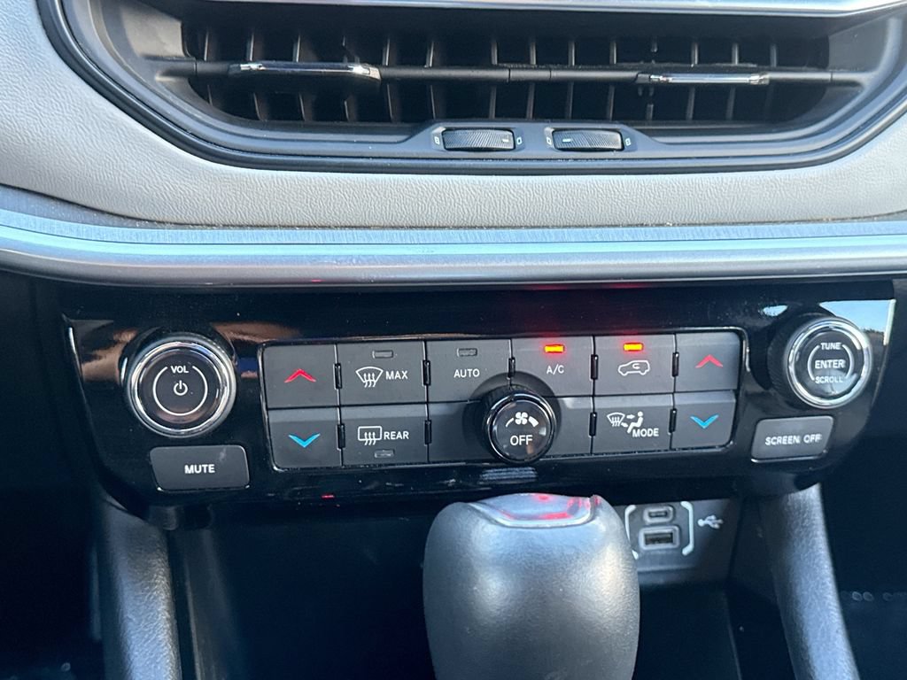 Used 2025 Jeep Compass Limited AWD/4WD image 16