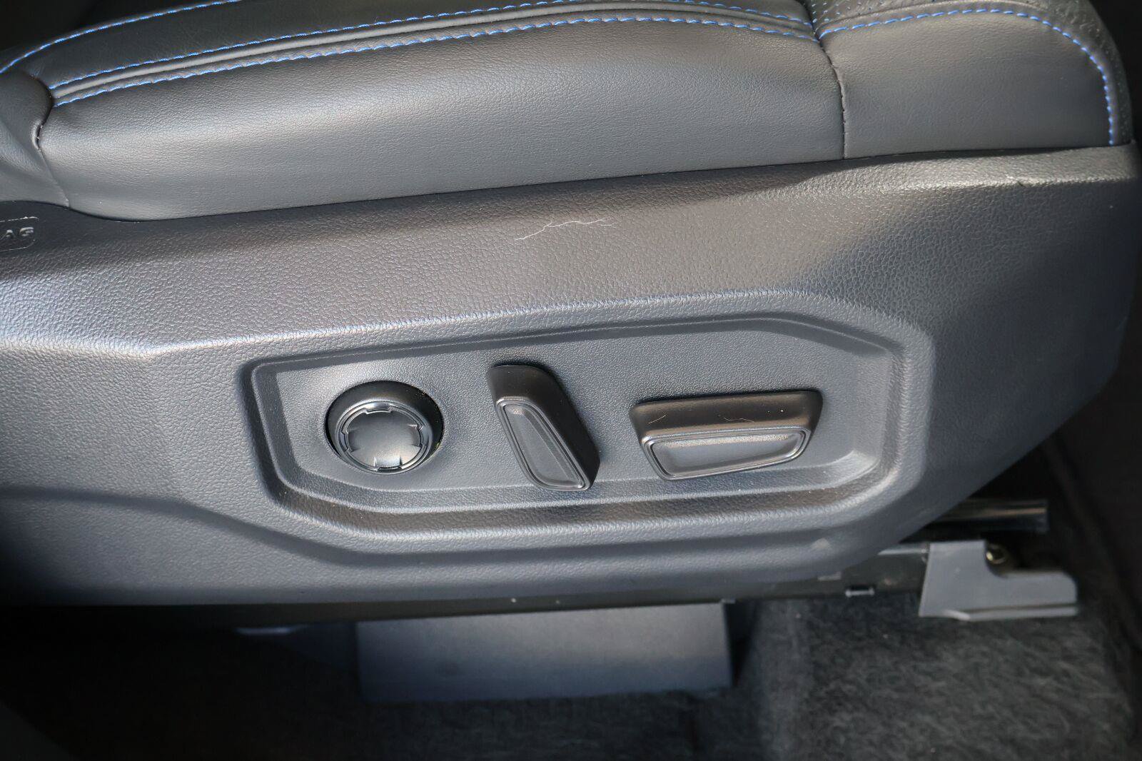 Used 2025 Toyota Sequoia Platinum AWD/4WD image 36