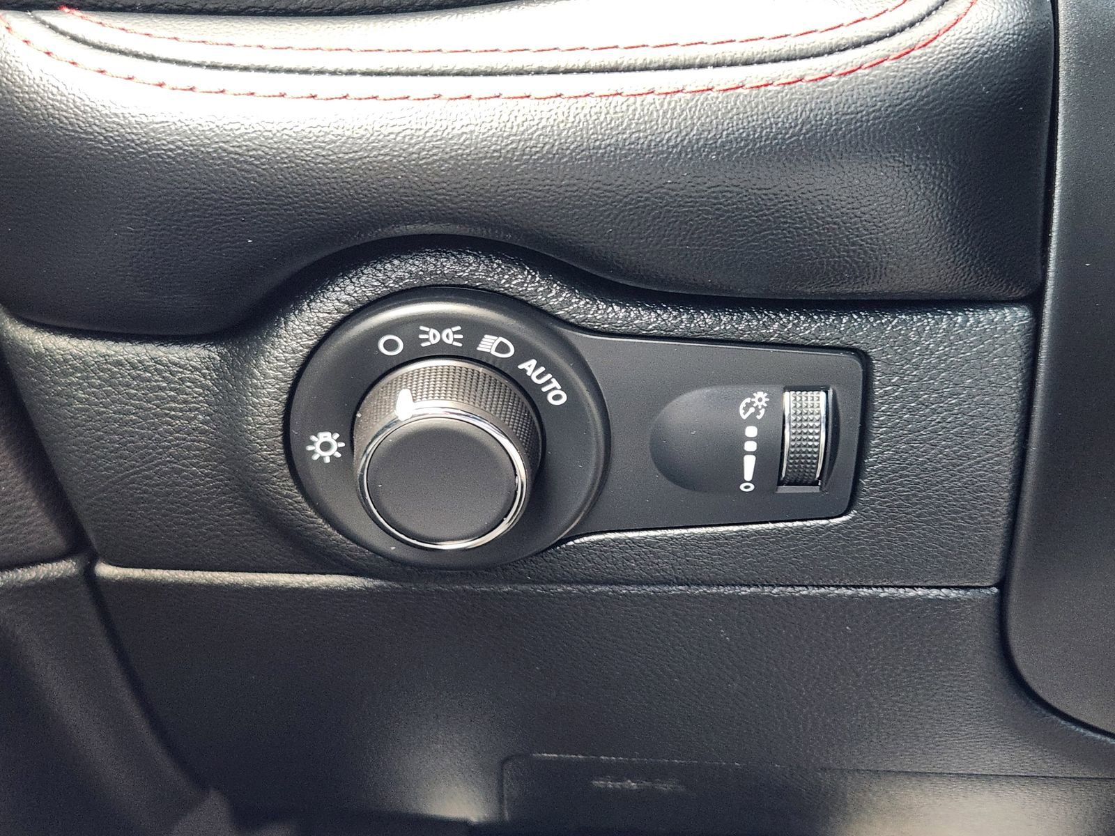 Used 2025 Dodge Durango GT AWD/4WD image 23
