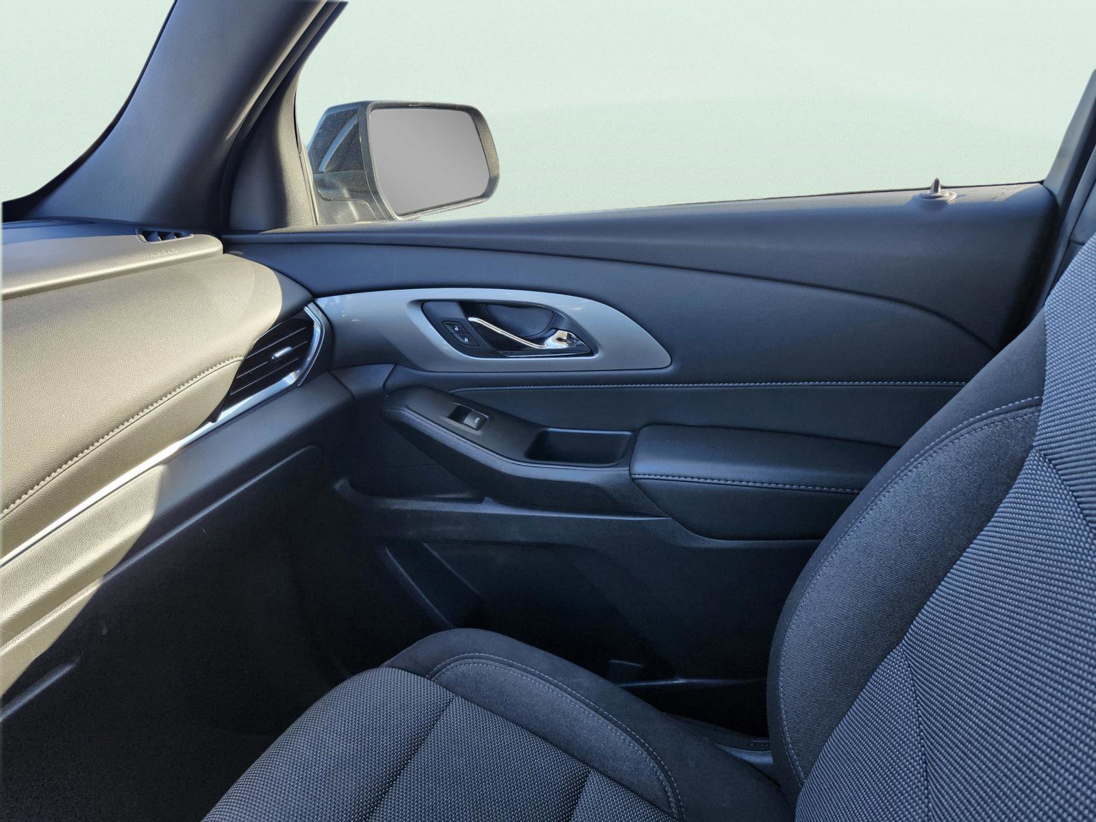 Used 2023 Chevrolet Traverse LT image 33