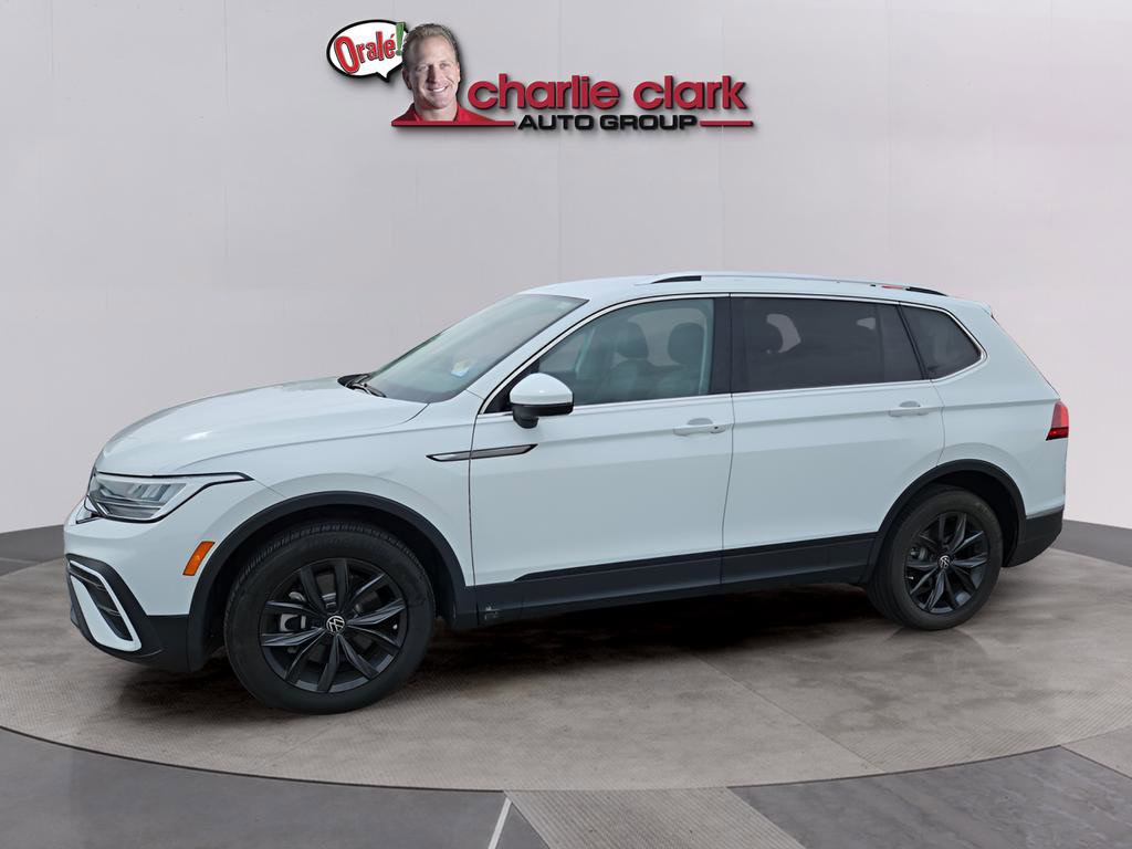 Used 2024 Volkswagen Tiguan SE image 2