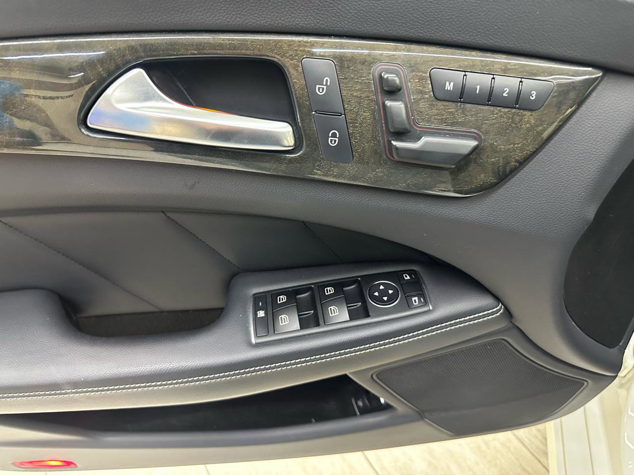 Used 2014 Mercedes-Benz CLS 550 4MATIC w/ Premium 1 Package image 17