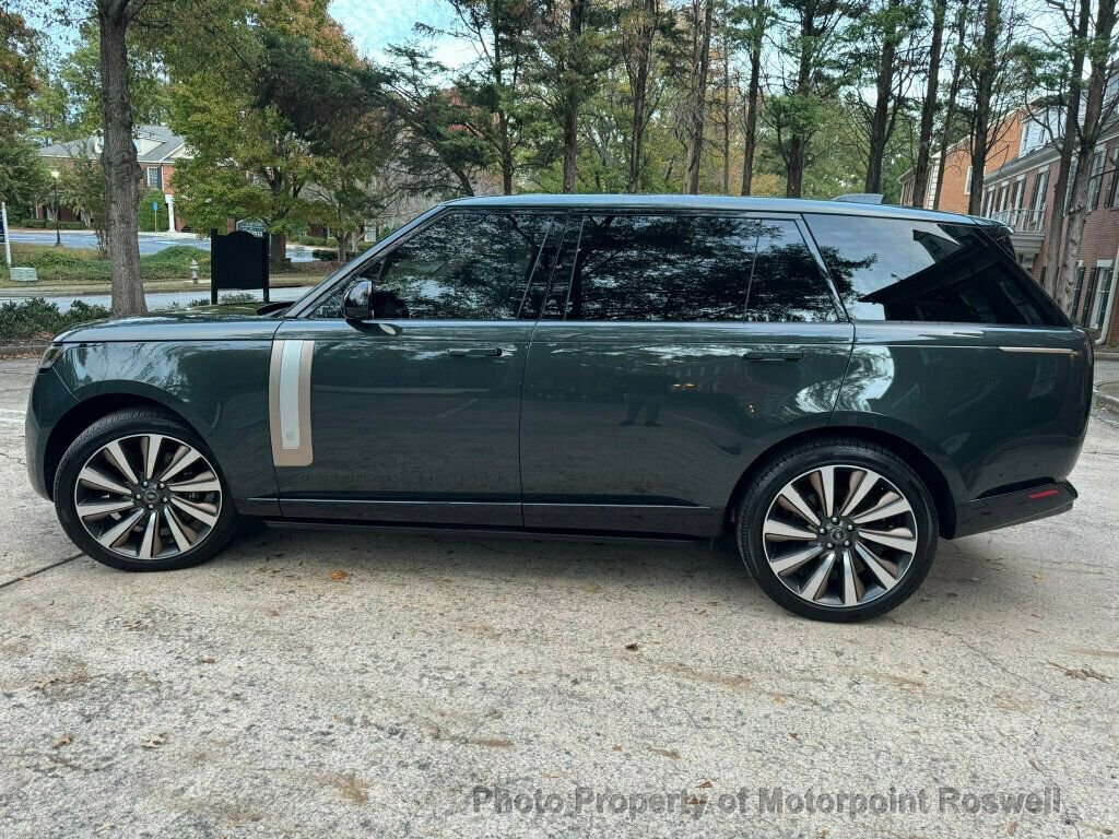Used 2025 Land Rover Range Rover SV AWD/4WD image 13