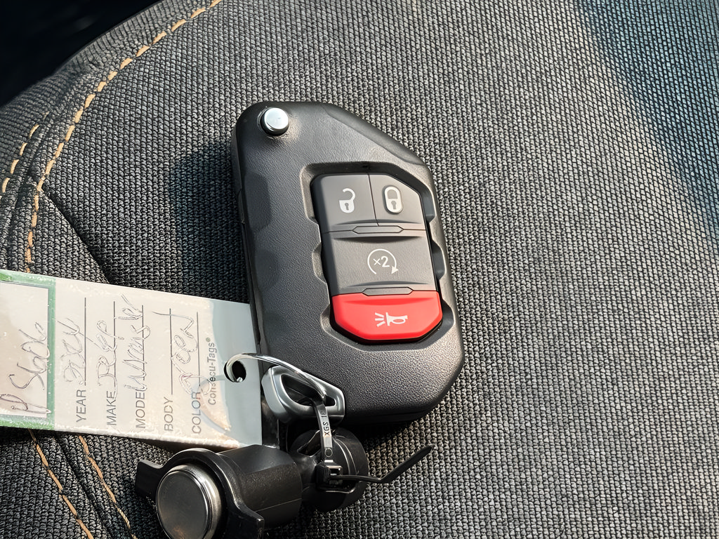 Used 2024 Jeep Wrangler Unlimited AWD/4WD image 28
