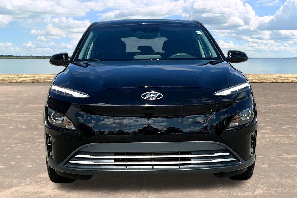 Used 2023 Hyundai Kona SE image 2