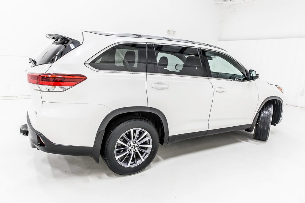 Used 2019 Toyota Highlander XLE AWD/4WD image 8