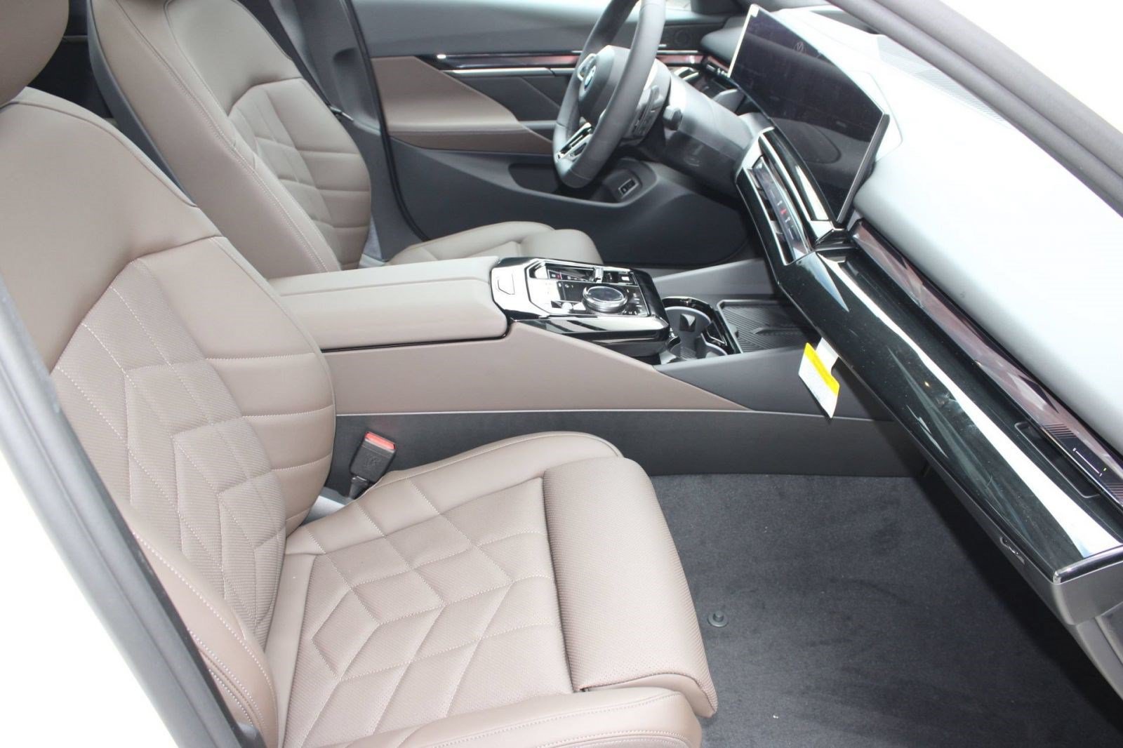 Used 2026 BMW 530i w/ M Sport Package RWD image 23