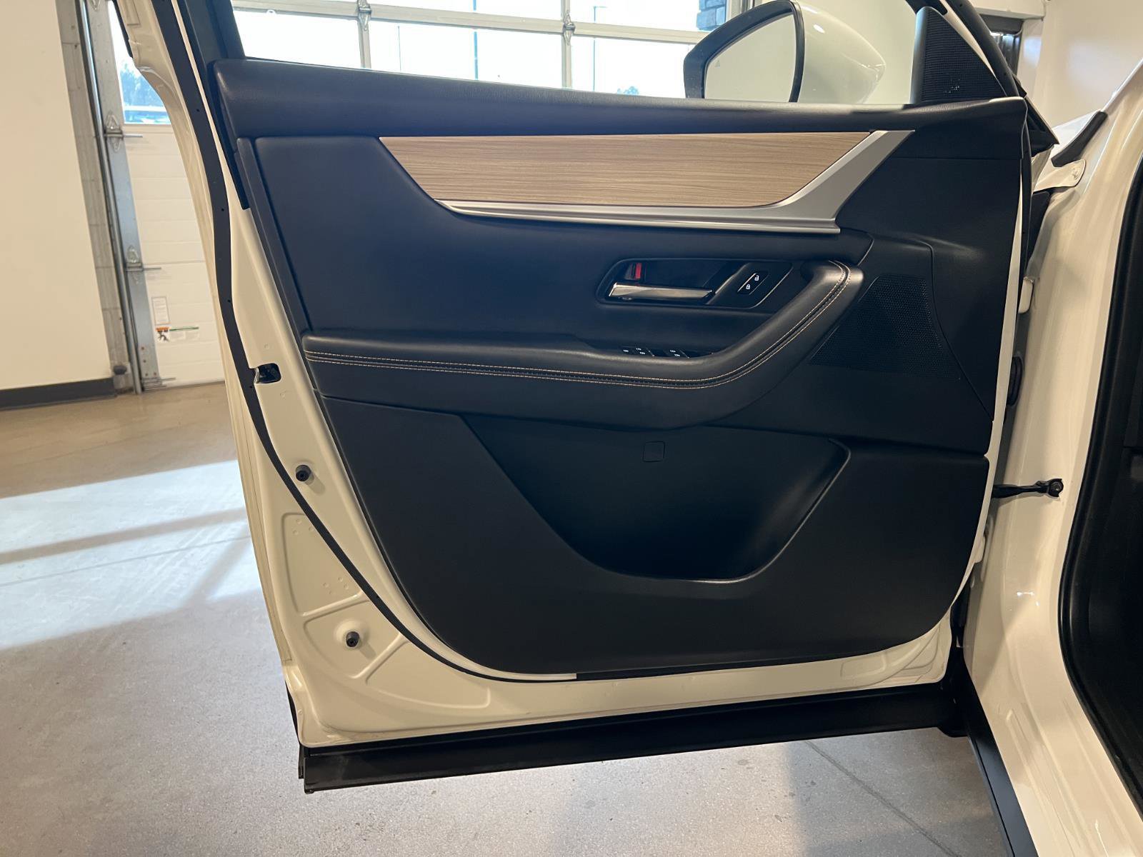 Used 2025 MAZDA CX-90 Plug-In Hybrid w/ Preferred image 27