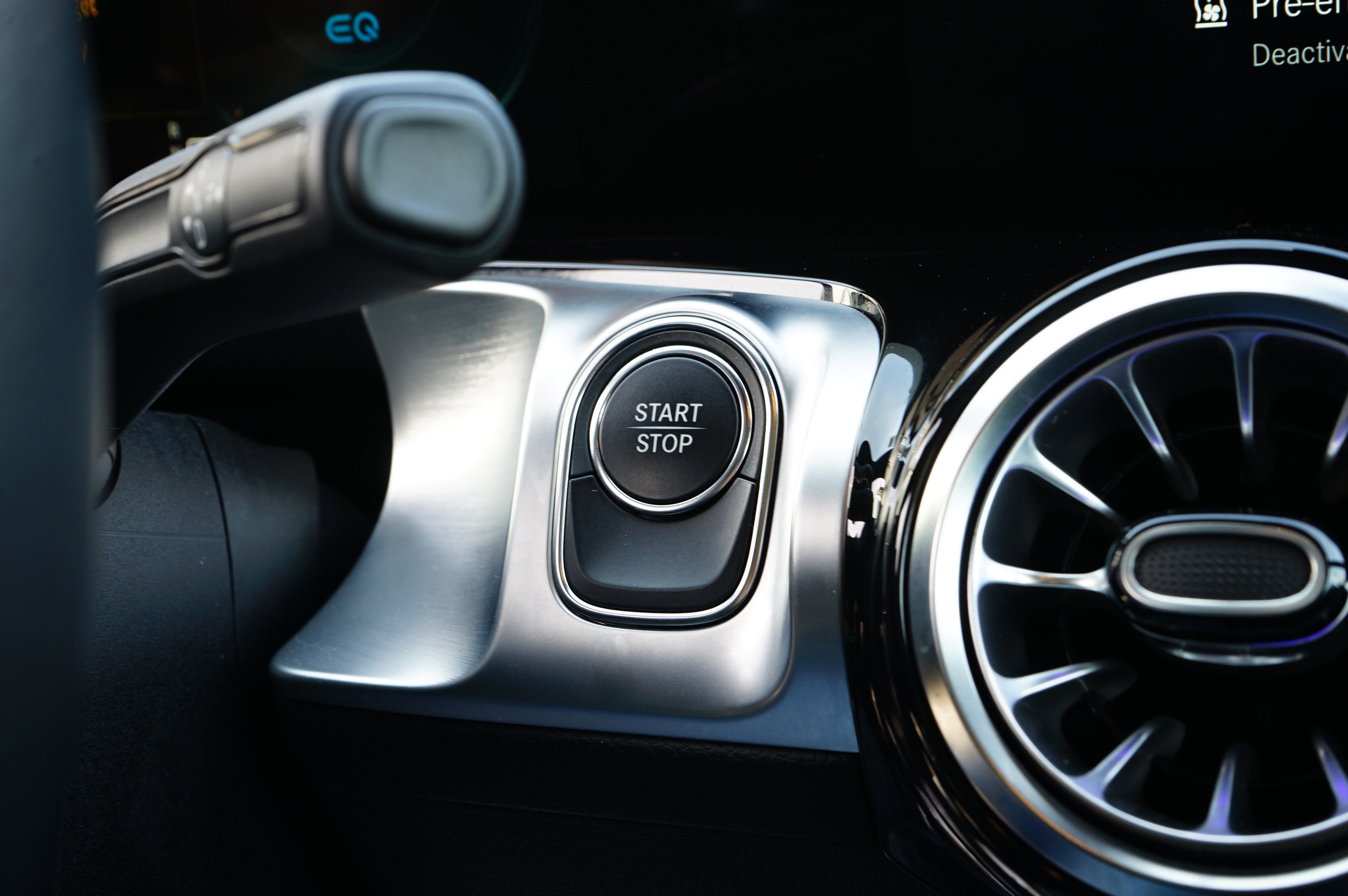 Used 2023 Mercedes-Benz EQB 300 4MATIC image 32