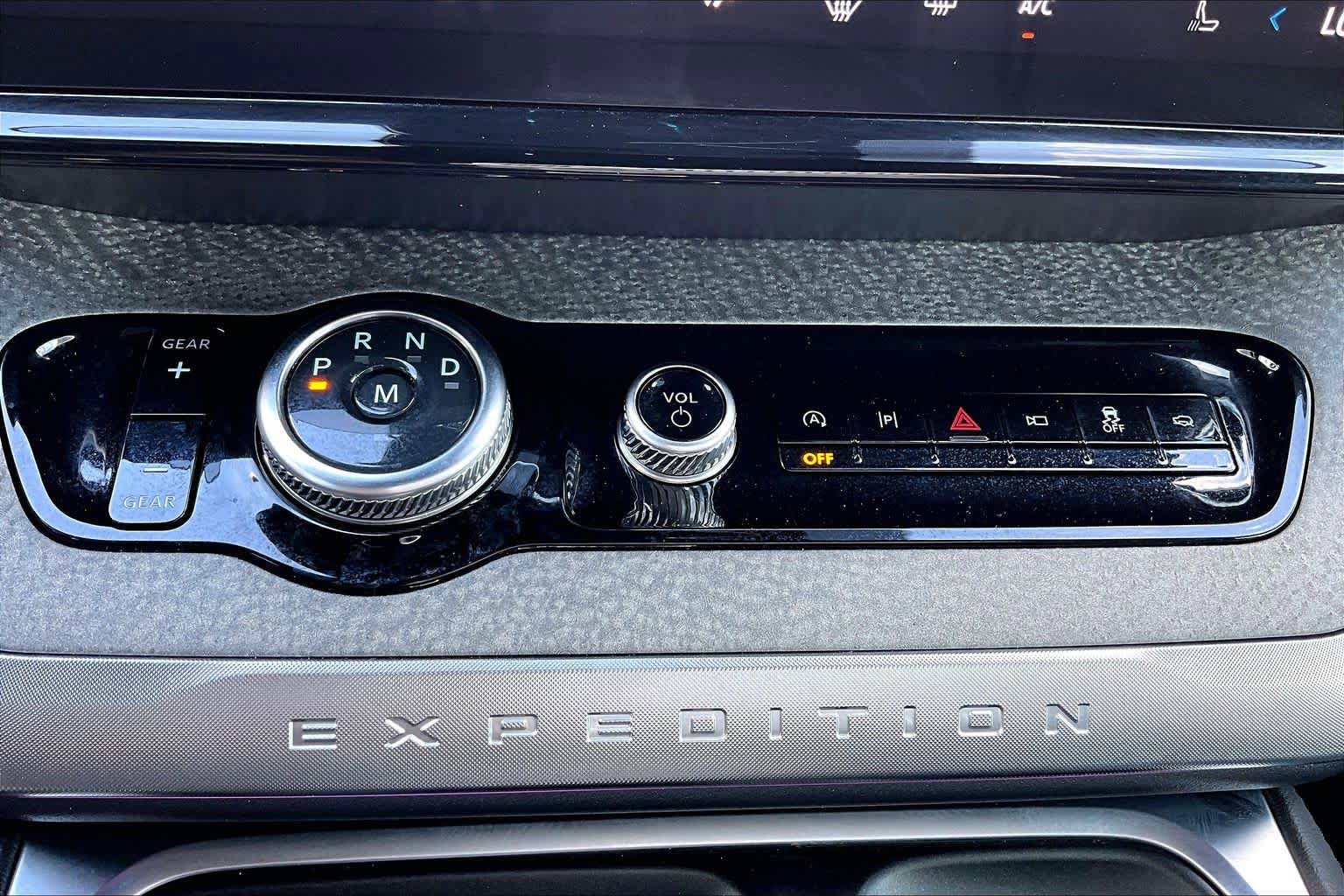 Used 2025 Ford Expedition Tremor image 33