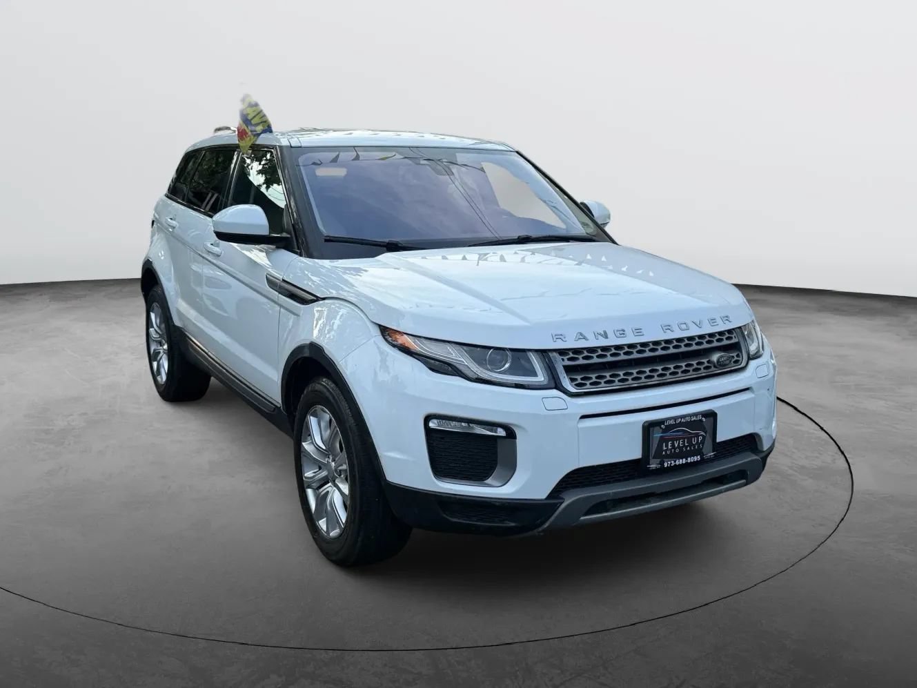 Used 2017 Land Rover Range Rover Evoque SE AWD/4WD image 3