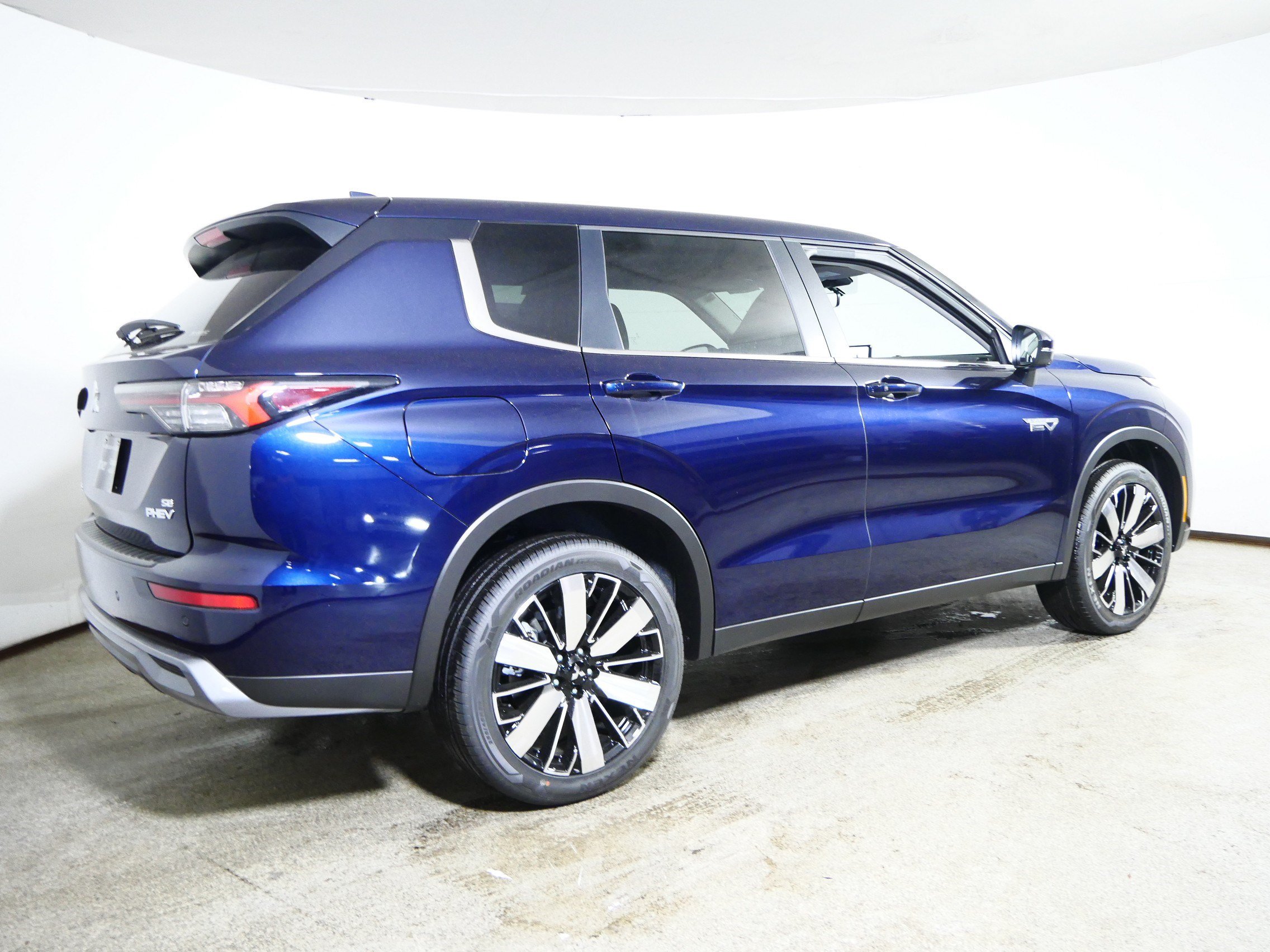 New 2026 Mitsubishi Outlander SE AWD/4WD image 2