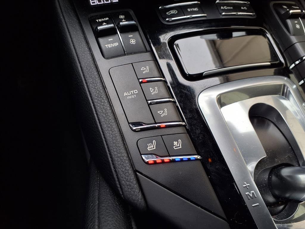 Used 2017 Porsche Cayenne Platinum Edition image 13