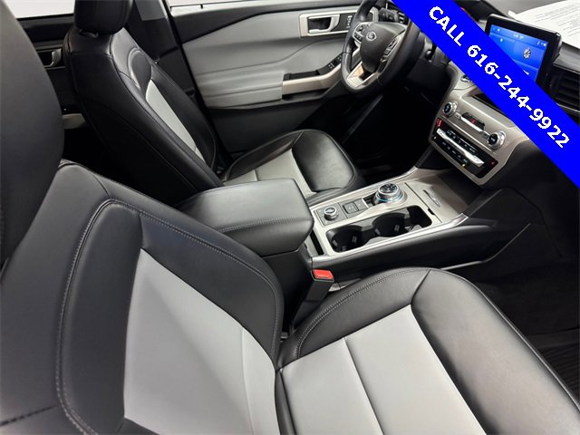 Used 2022 Ford Explorer XLT w/ Equipment Group 202A image 9