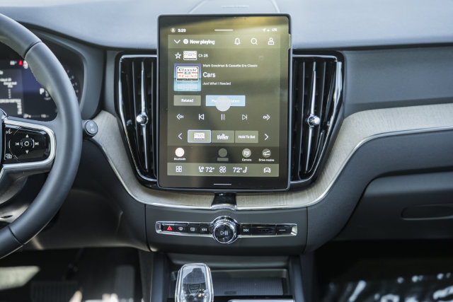 New 2027 Volvo XC60 B5 Plus AWD/4WD image 22