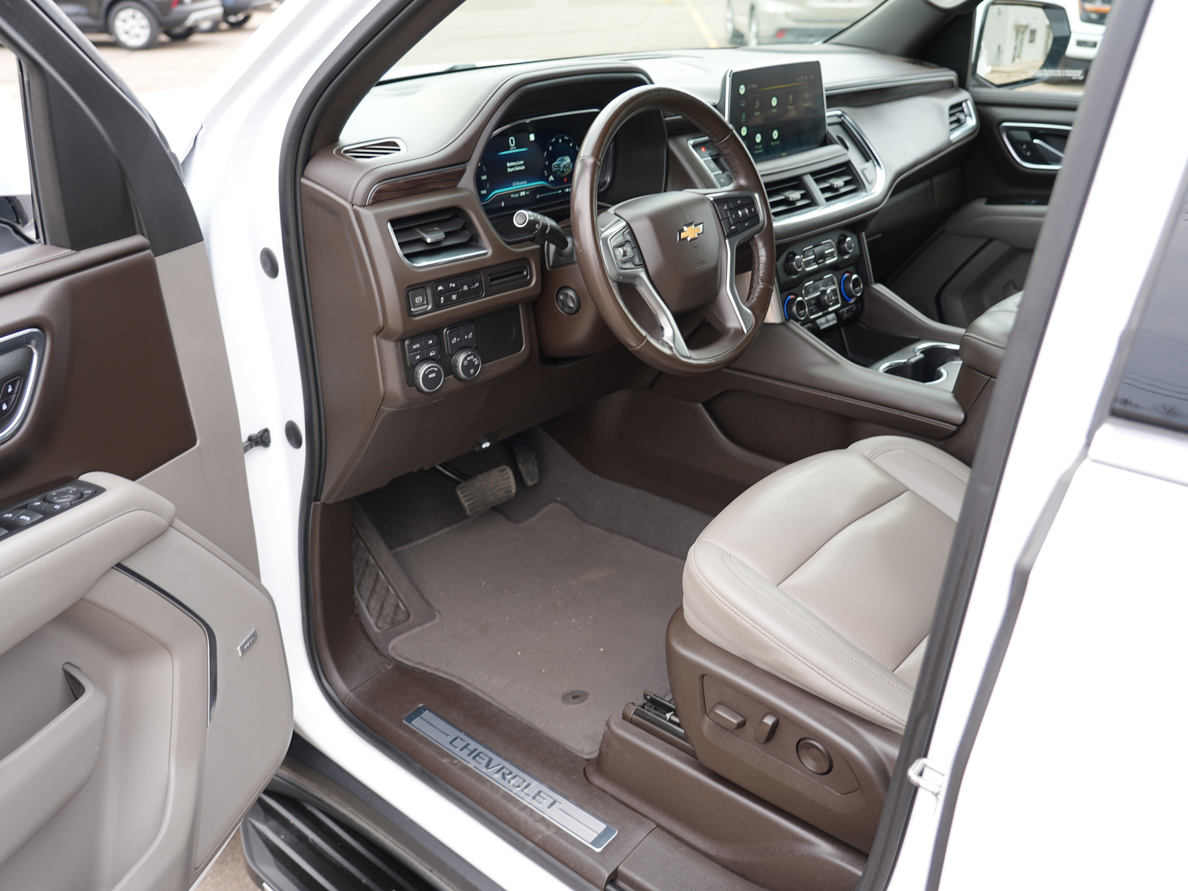 Used 2022 Chevrolet Tahoe LT w/ Luxury Package AWD/4WD image 17