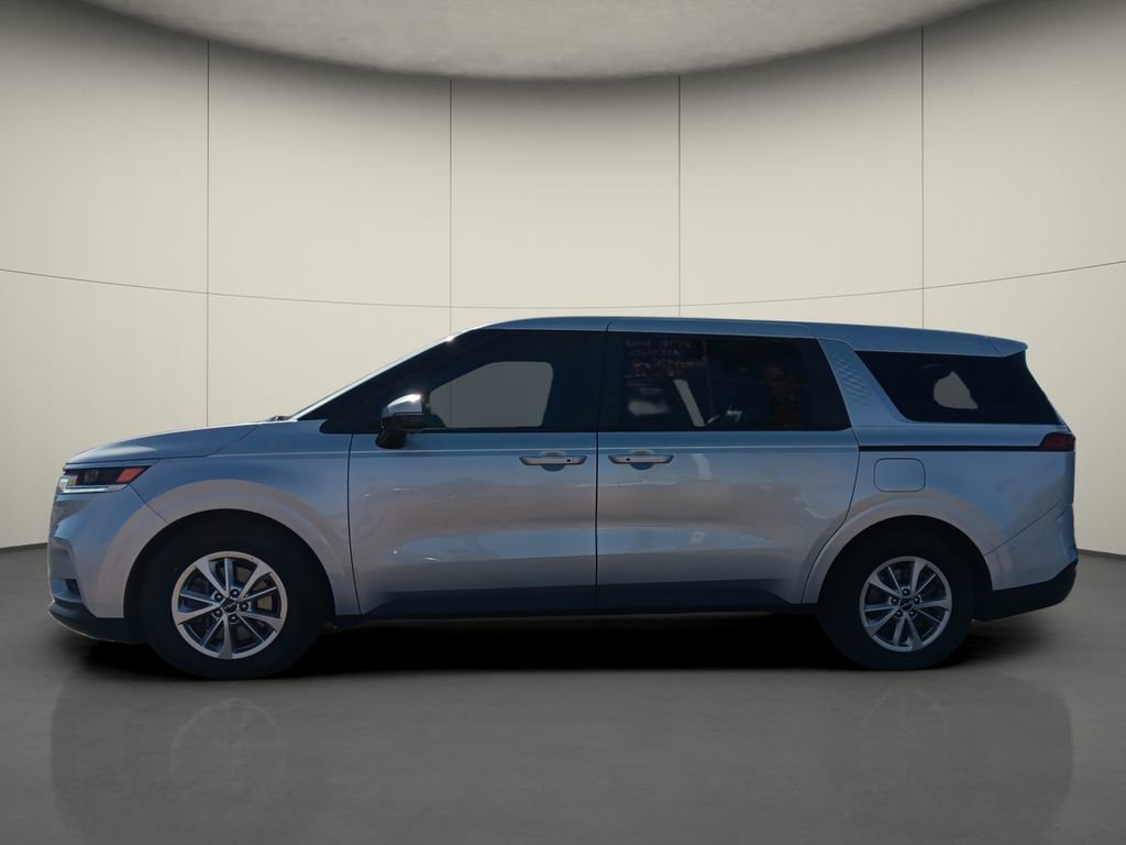 Used 2022 Kia Carnival LX image 4