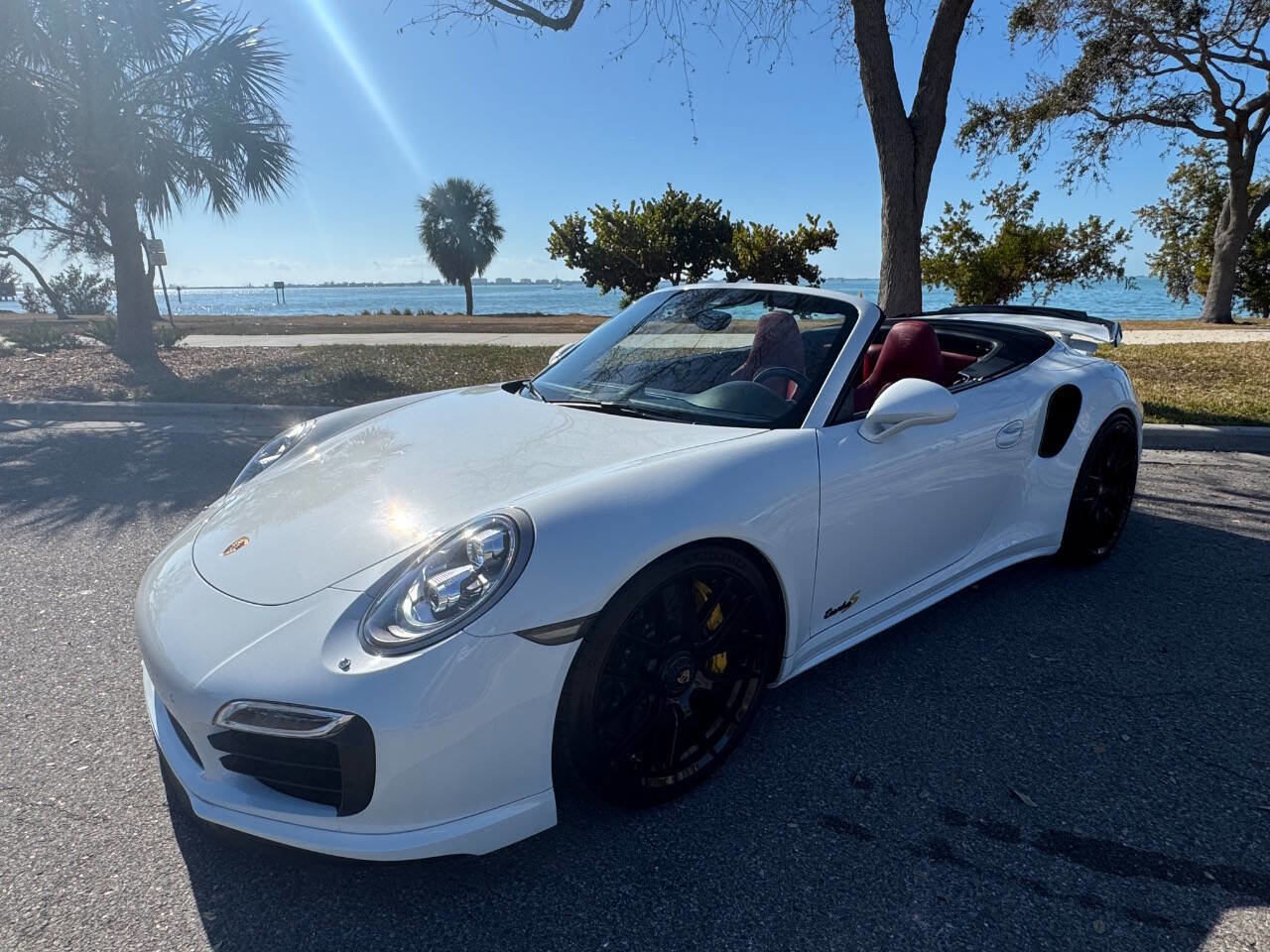 Used 2015 Porsche 911 Turbo S image 4