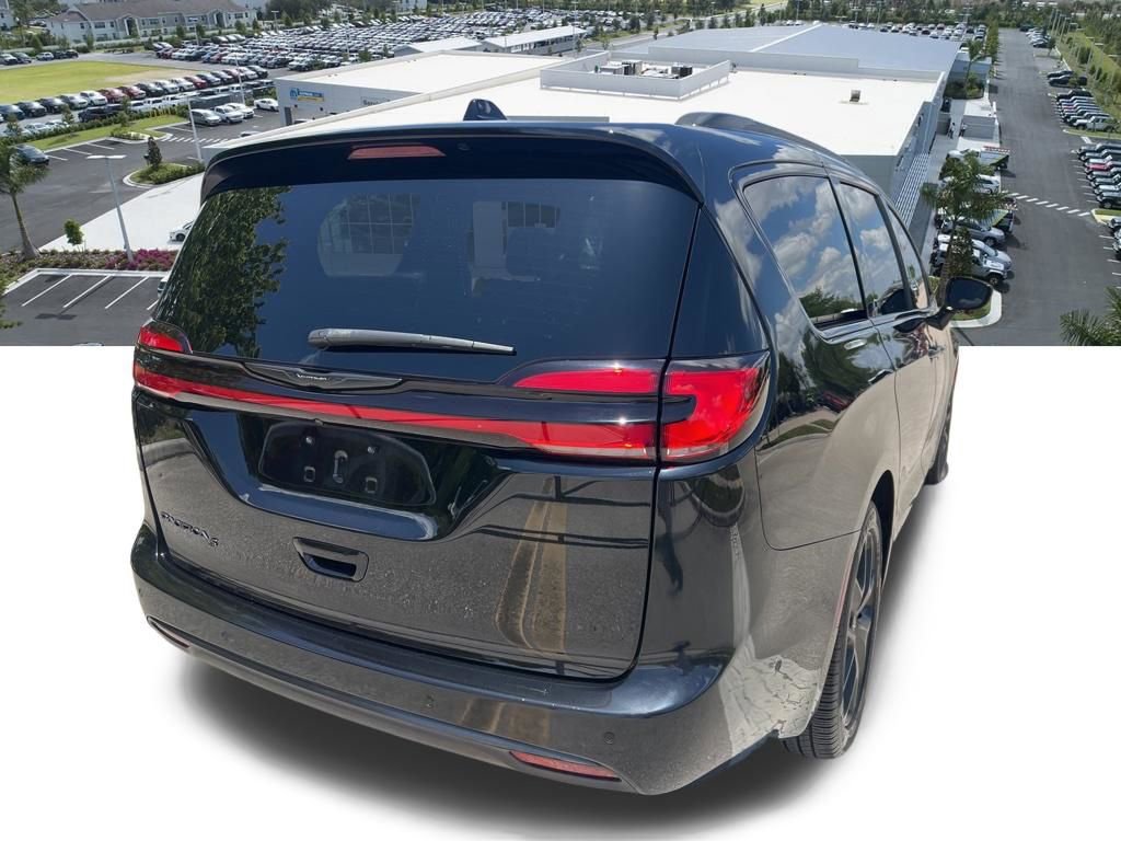 Used 2024 Chrysler Pacifica Touring-L w/ S Appearance Package FWD image 21