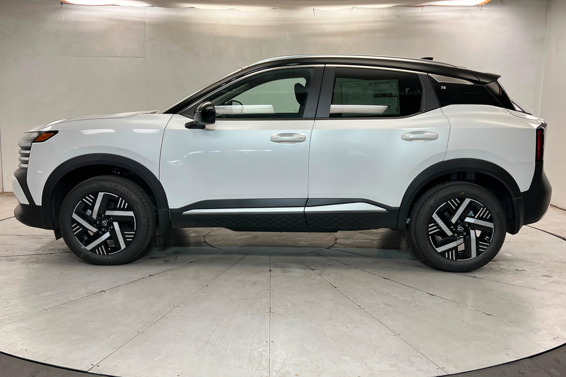 New 2026 Nissan Kicks SV w/ SV Premium Package FWD image 2