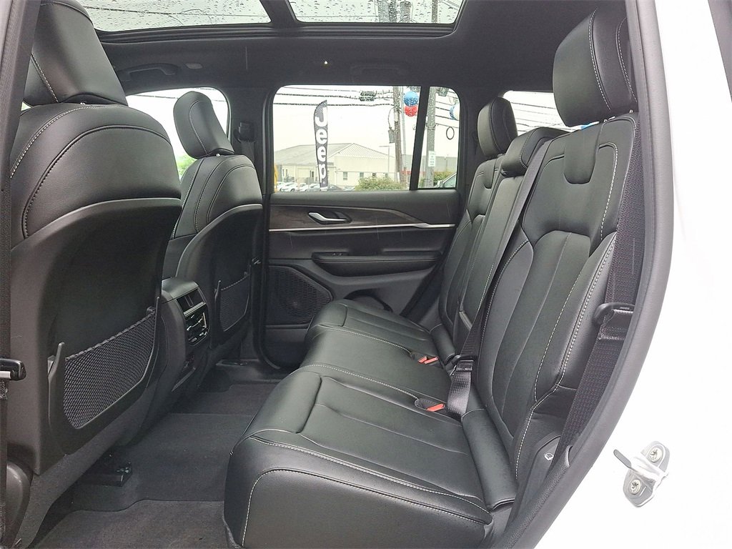 Certified 2025 Jeep Grand Cherokee Limited w/ Black Appearance Package image 20