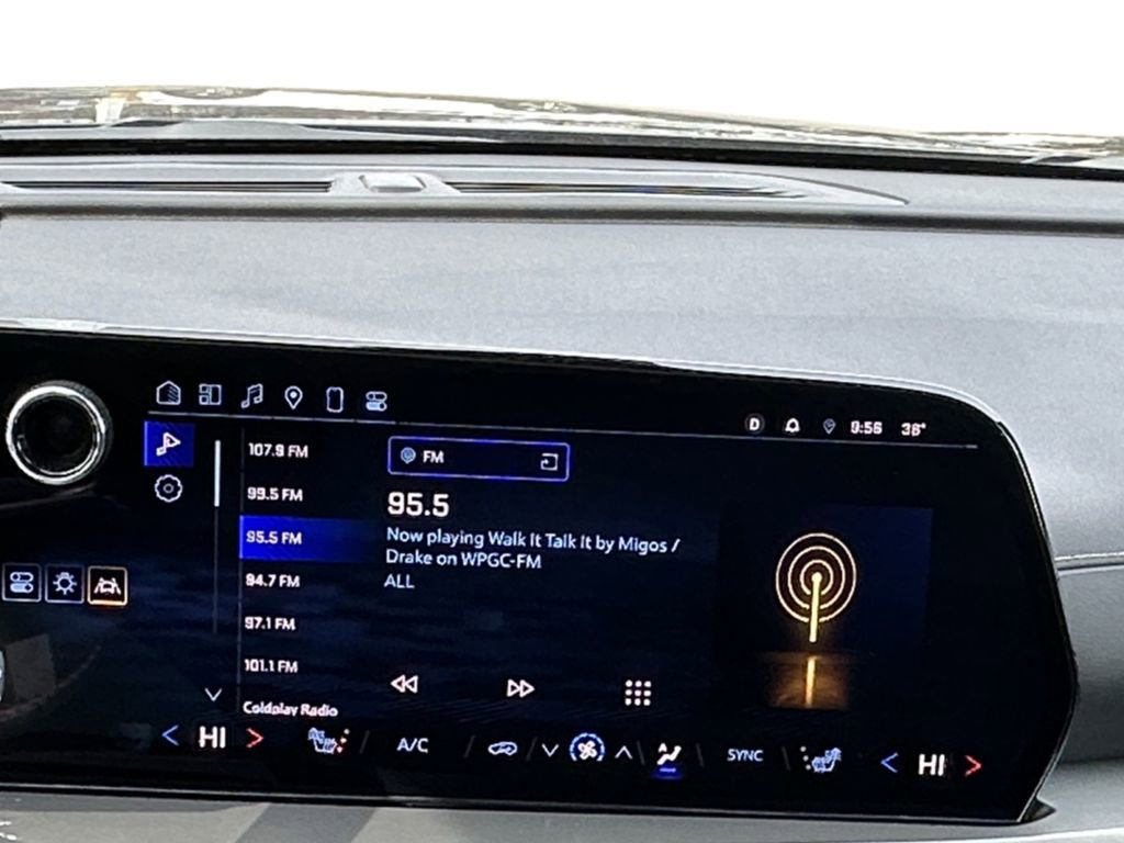 Used 2024 Chevrolet Traverse LT image 15