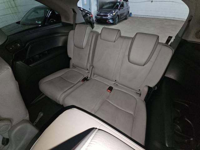 Used 2023 Honda Odyssey Elite image 3