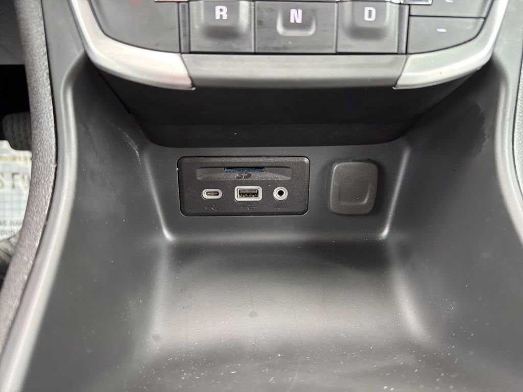 Used 2024 GMC Terrain SLT image 29