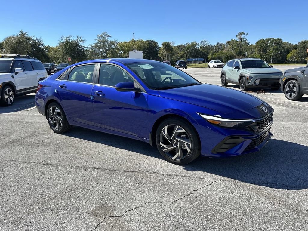 New 2025 Hyundai Elantra Limited image 2