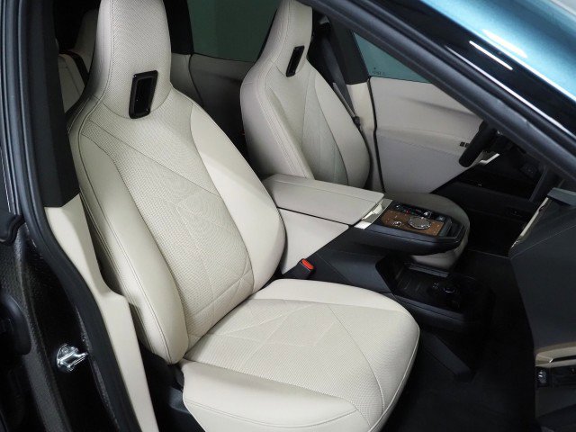 Used 2023 BMW iX xDrive50 w/ Premium Package AWD/4WD image 2