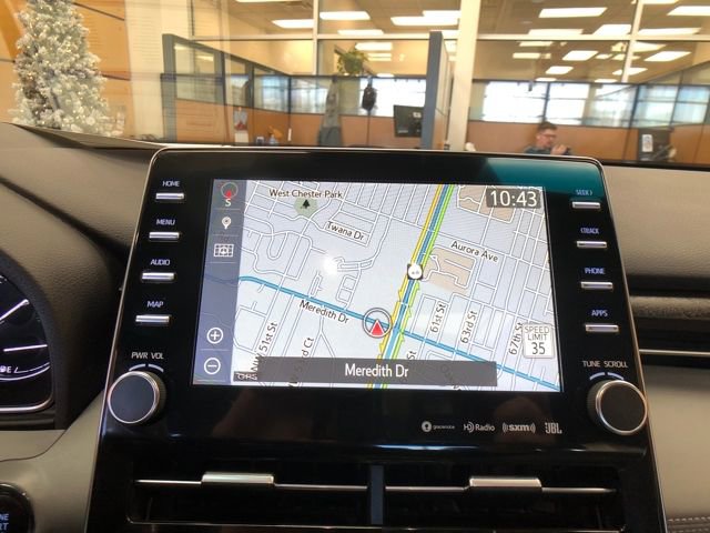 Used 2019 Toyota Avalon Limited image 17