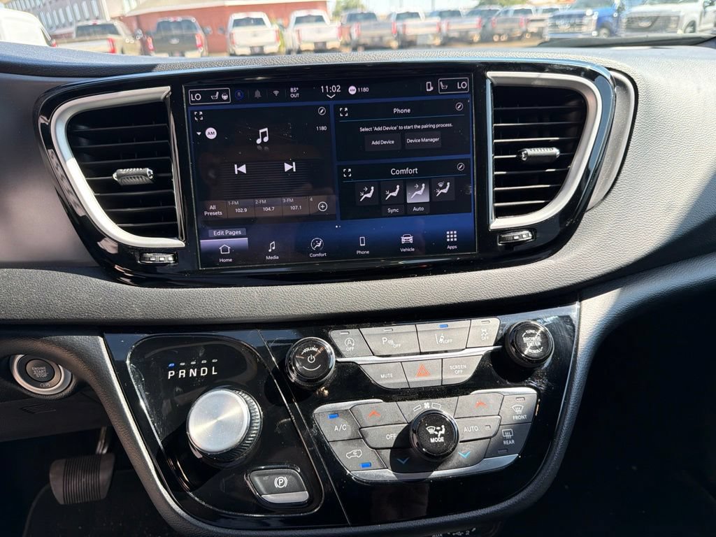 Used 2025 Chrysler Pacifica Select FWD image 28