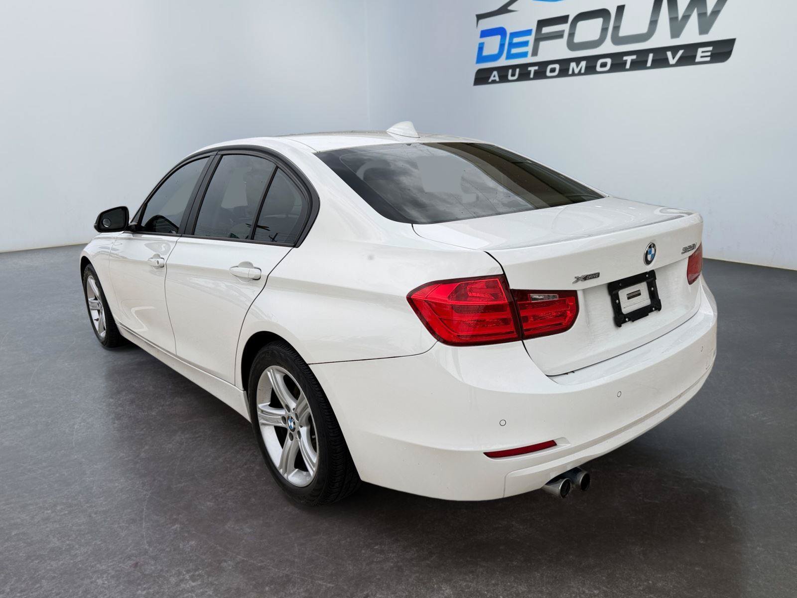 Used 2015 BMW 328i xDrive Sedan AWD/4WD image 11