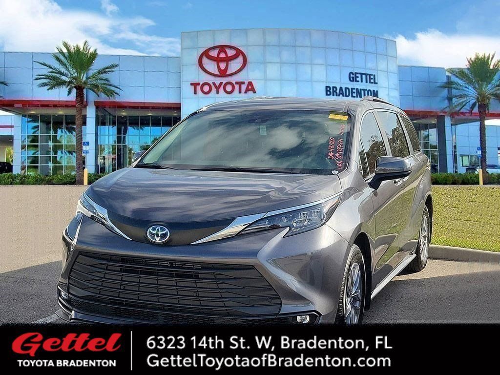 Used 2025 Toyota Sienna XLE