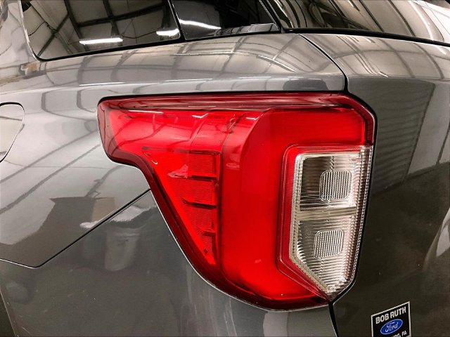 Used 2023 Ford Explorer XLT AWD/4WD image 29