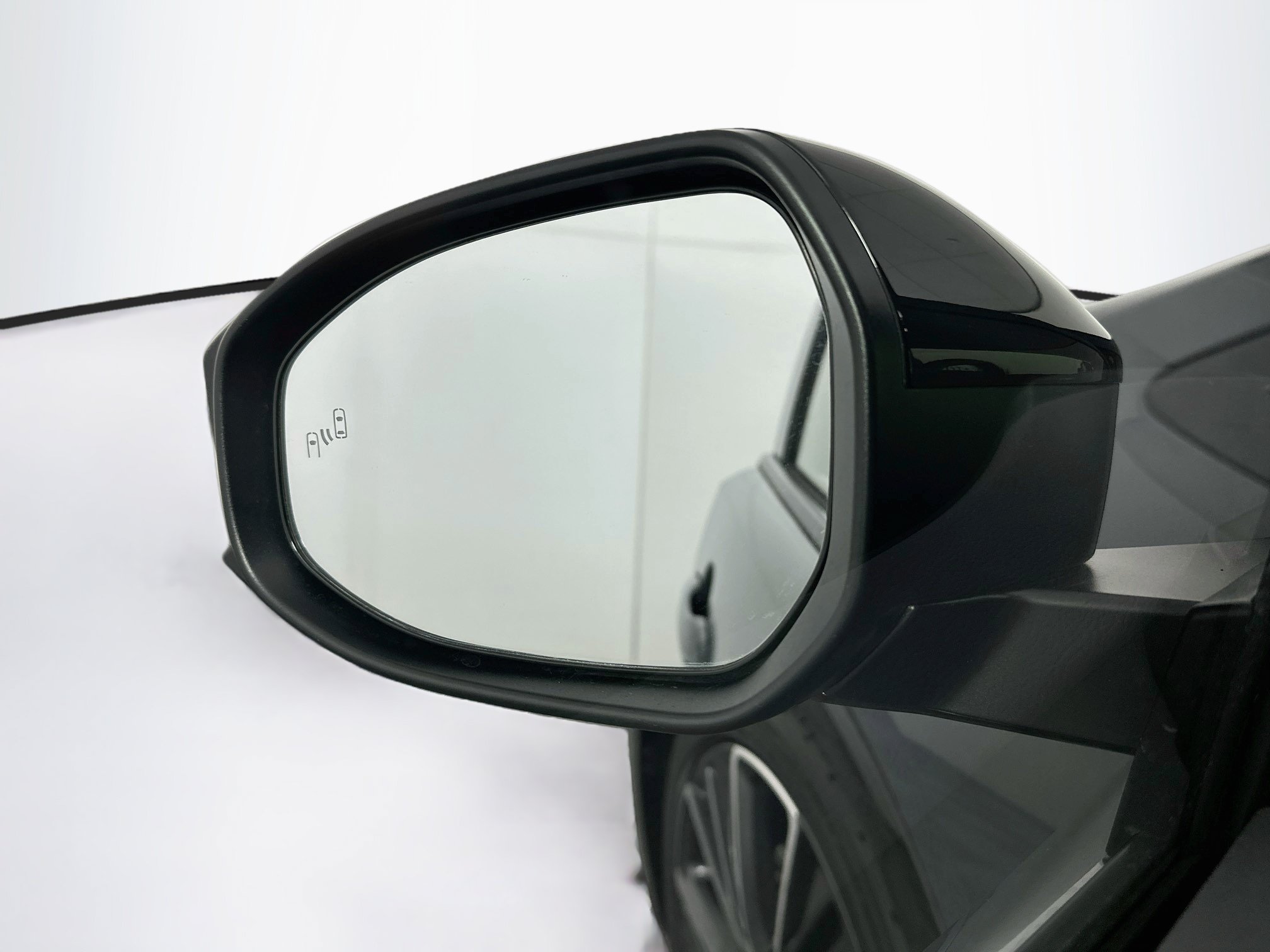 Used 2024 Toyota Prius XLE FWD image 16
