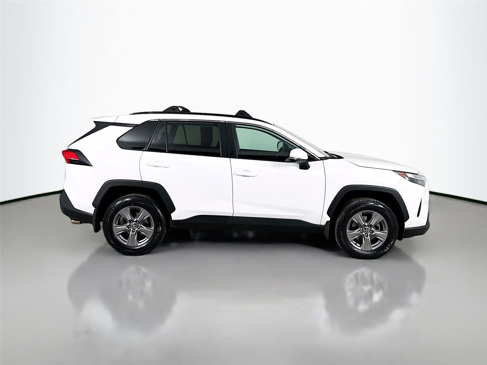 Used 2022 Toyota RAV4 XLE w/ Convenience Package image 10