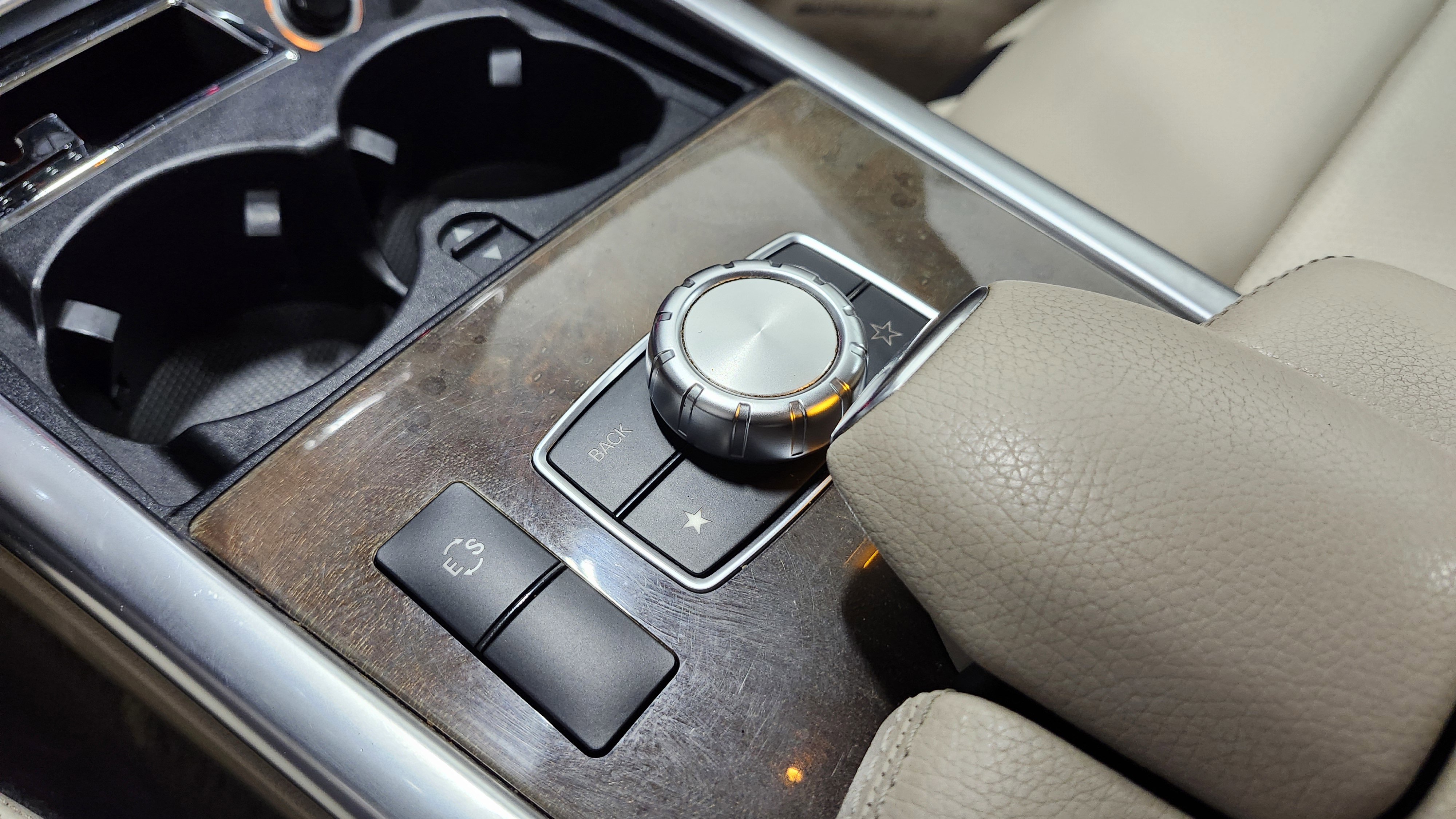 Used 2015 Mercedes-Benz E 350 4MATIC Sedan image 9