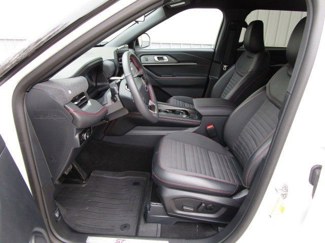 Used 2025 Ford Explorer ST-Line AWD/4WD image 15
