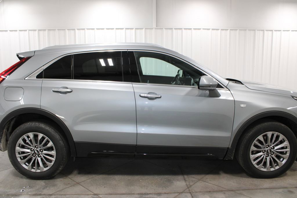Used 2024 Cadillac XT4 Premium Luxury image 11