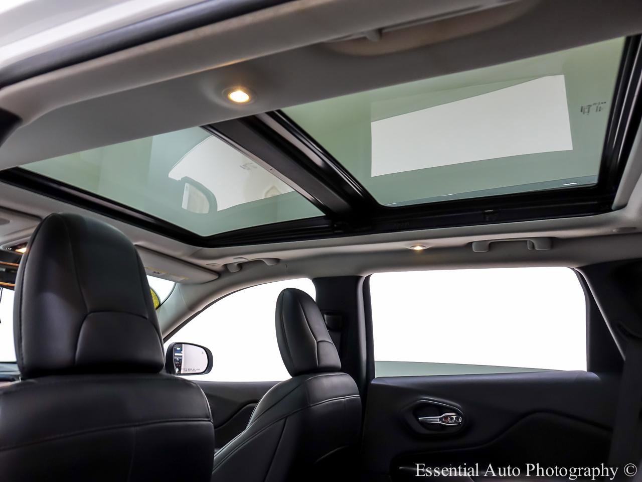 Used 2019 Jeep Cherokee Limited image 17