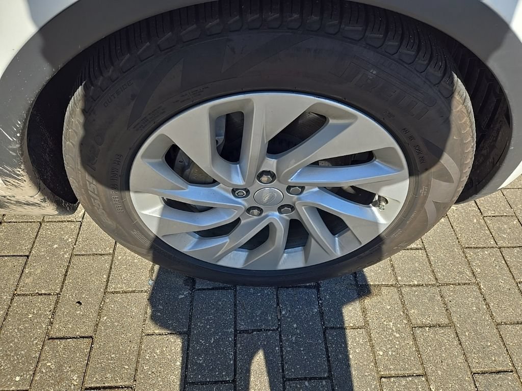 Certified 2025 Land Rover Discovery S AWD/4WD image 11