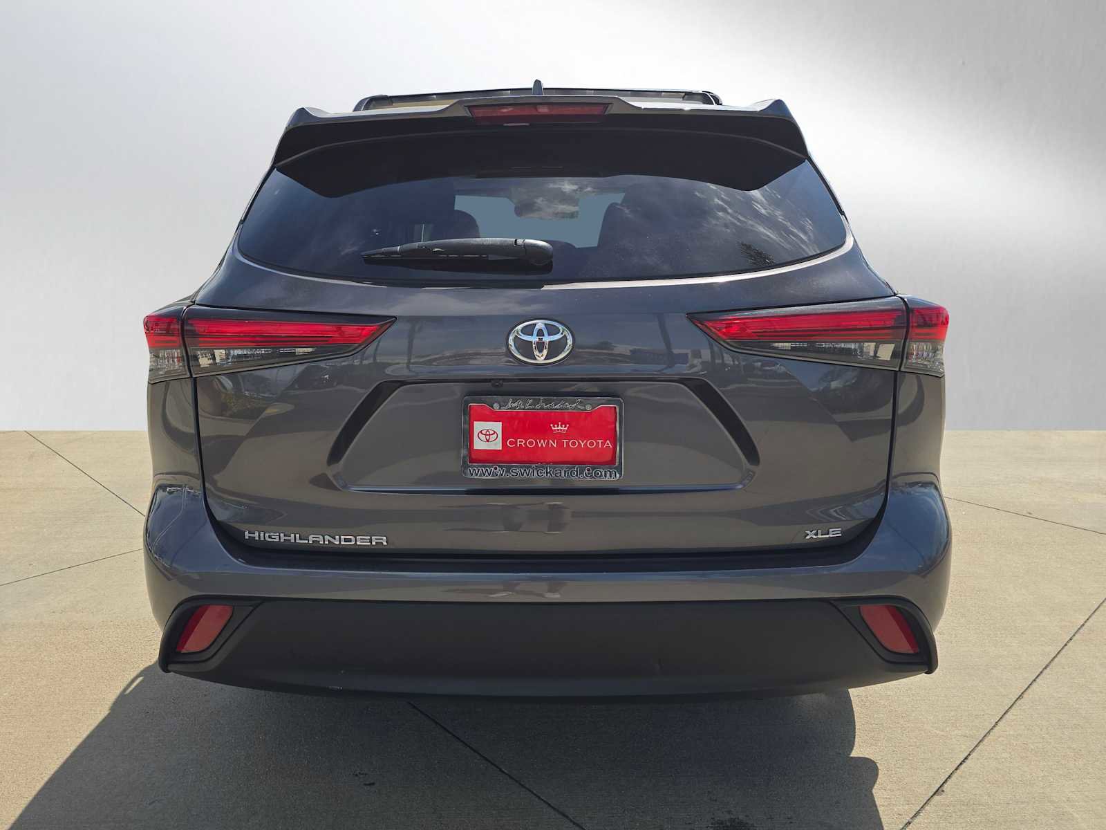 Used 2022 Toyota Highlander XLE image 4