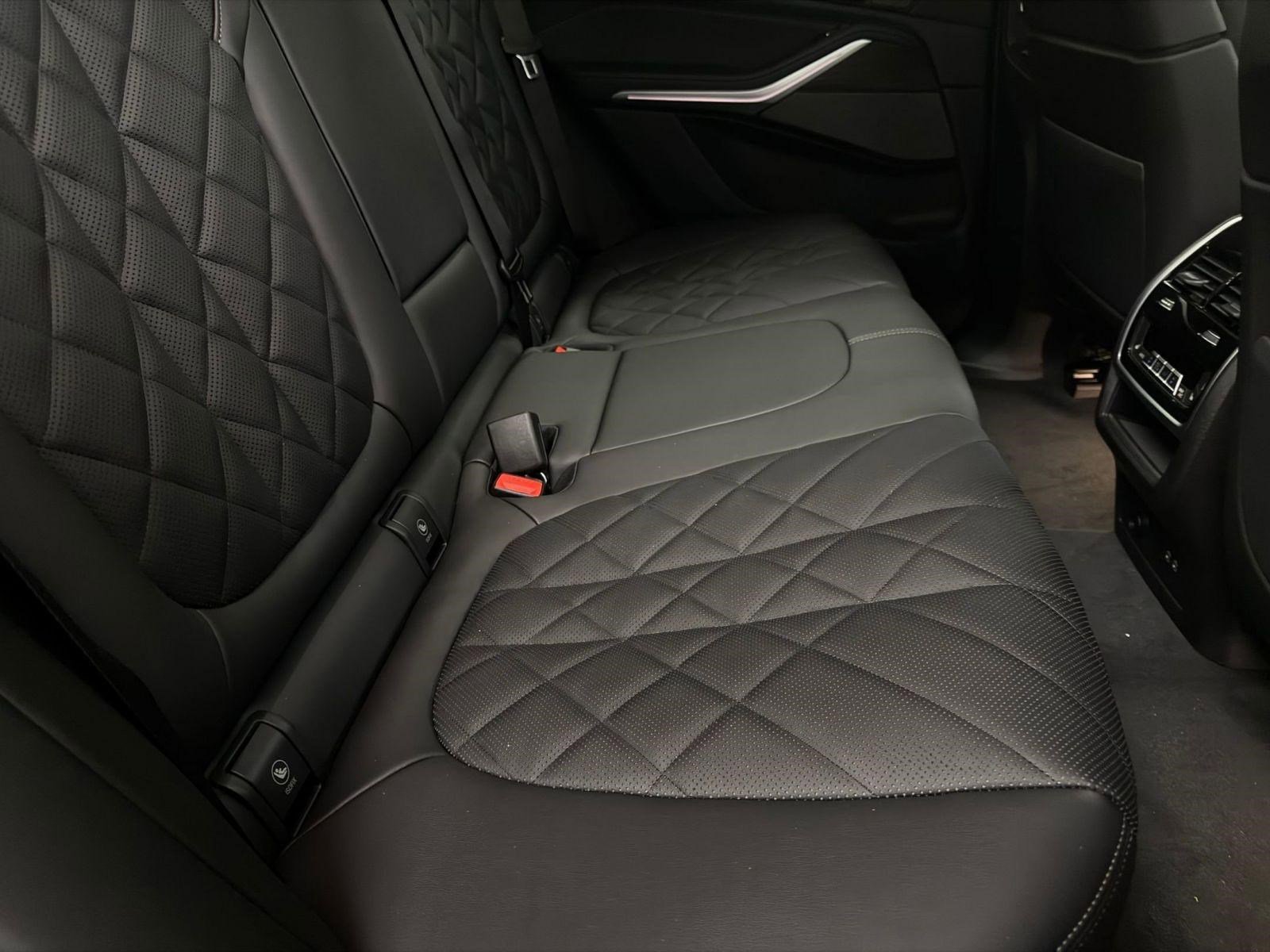 New 2026 BMW X5 xDrive50e image 27