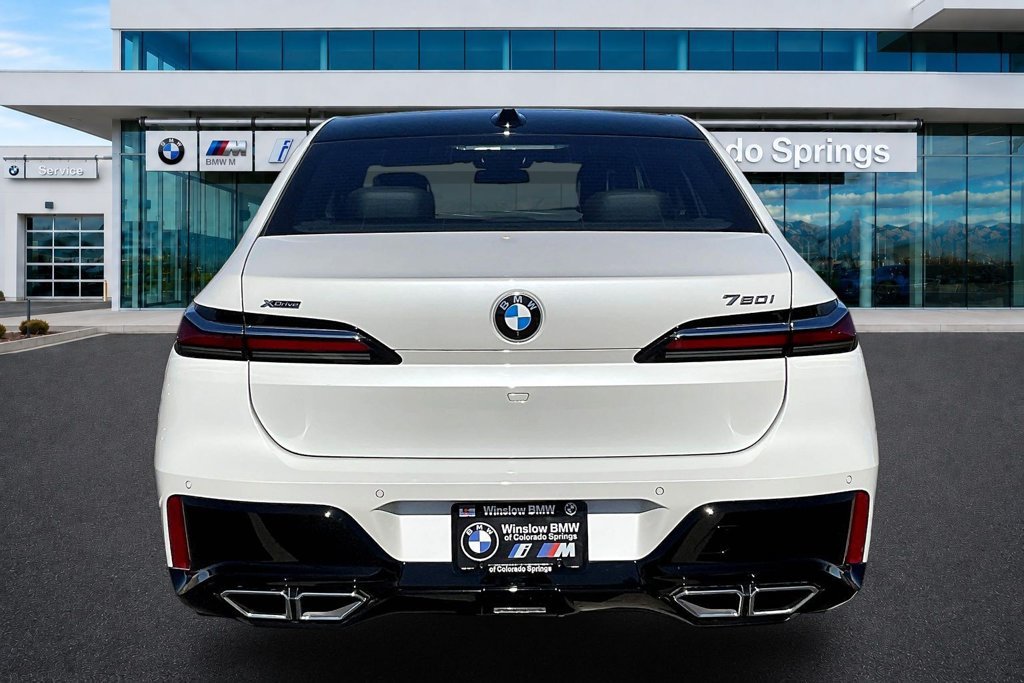 Used 2025 BMW 760i xDrive w/ Premium Package AWD/4WD image 5