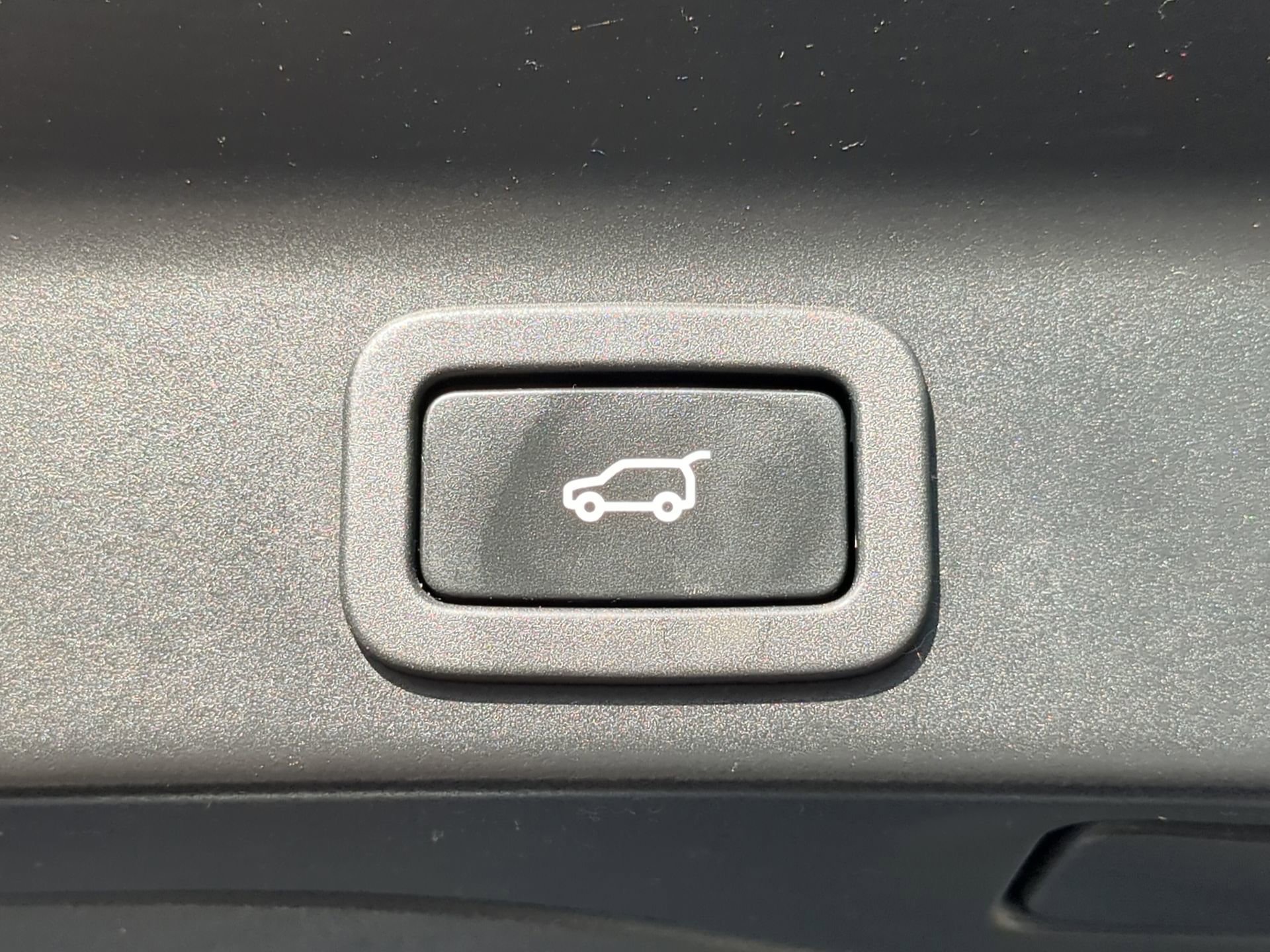 Used 2019 Jaguar F-PACE S image 39