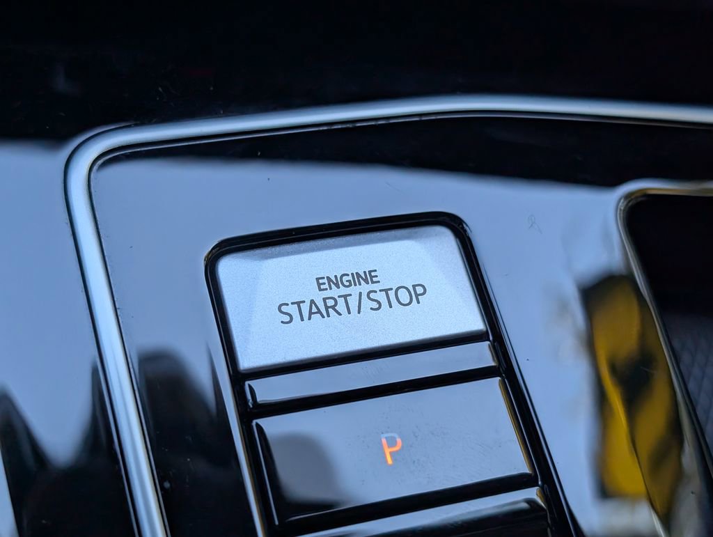 Used 2023 Volkswagen Golf 20th Anniversary Edition image 27