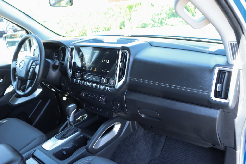 Used 2025 Nissan Frontier SV RWD image 36