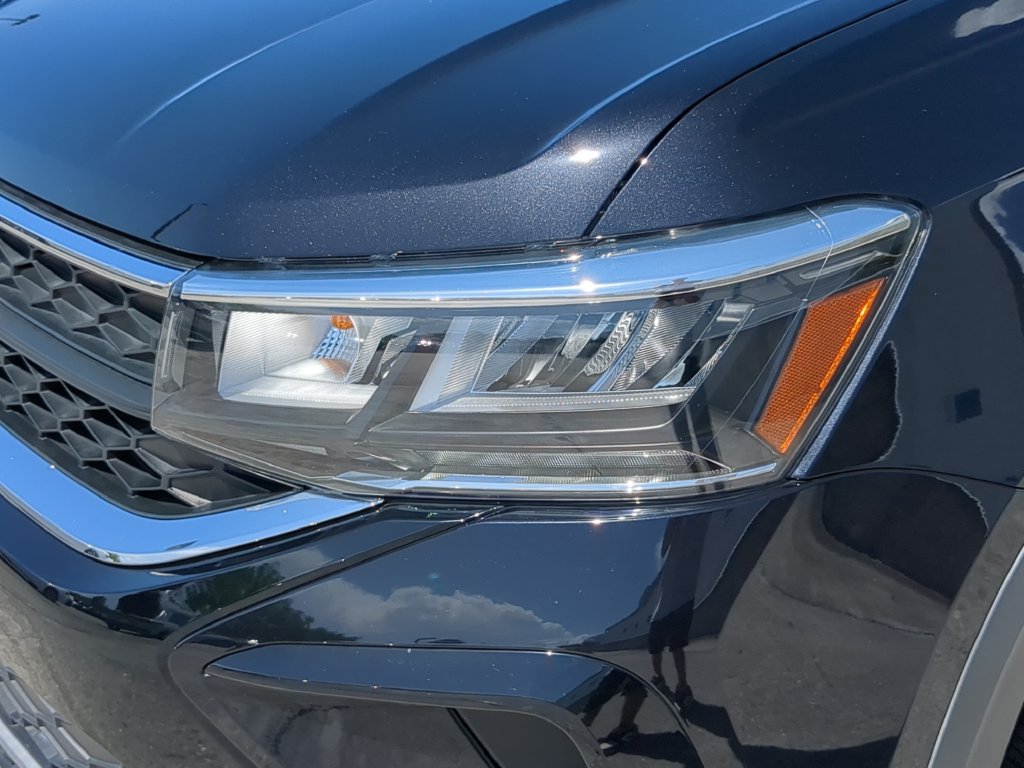 Certified 2022 Volkswagen Taos SE FWD image 7